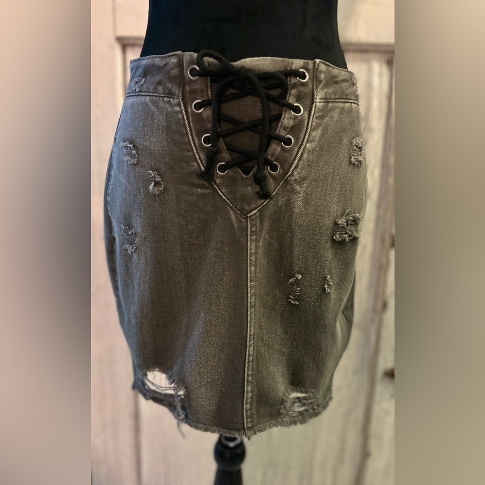 🌗🌗 Distressed Faded Mini Skirt by Hayden Los Angeles-NWT🌗🌗 - Picture 6 of 8